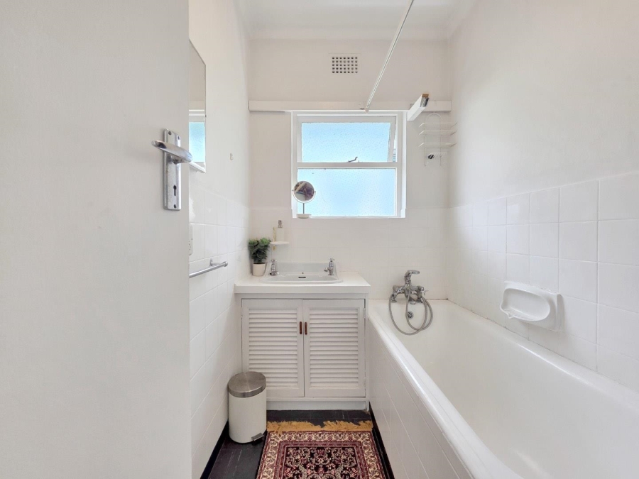 1 Bedroom Property for Sale in Sea Point Western Cape